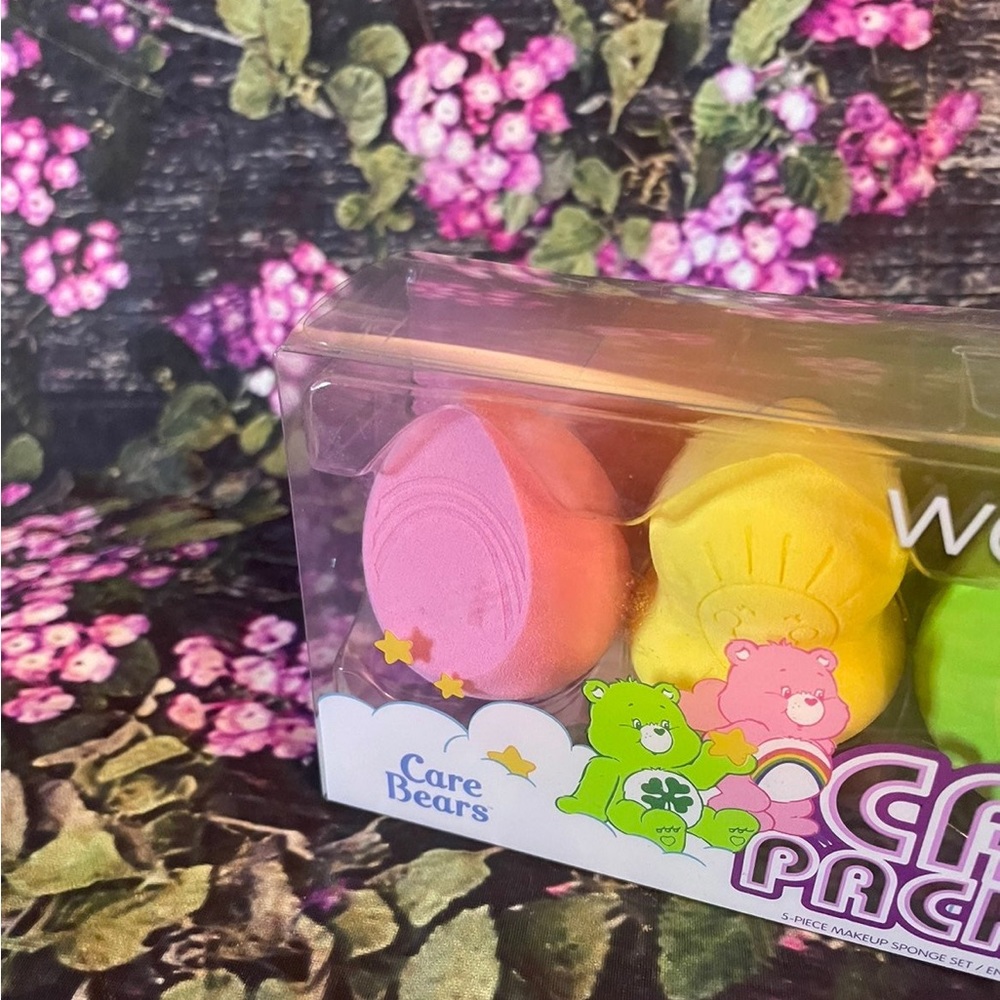 Limited Edition Wet N Wild x Care Bears Collection 5 Piece Blending Sponge Set - Picture 4 of 8